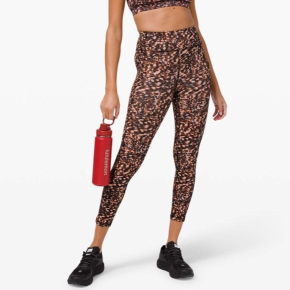 Lululemon Invigorate High-Rise Tight 25"
Motion Flux Multi - Picture 6 of 6